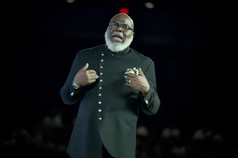 BREAKING NEWS! WATCH! PASTOR DUANE YOUNGBLOOD ACCUSES BISHOP TD JAKES OF “SEXUAL ASSAULT.” TD JAKES FILES DEFAMATION LAWSUIT . . .